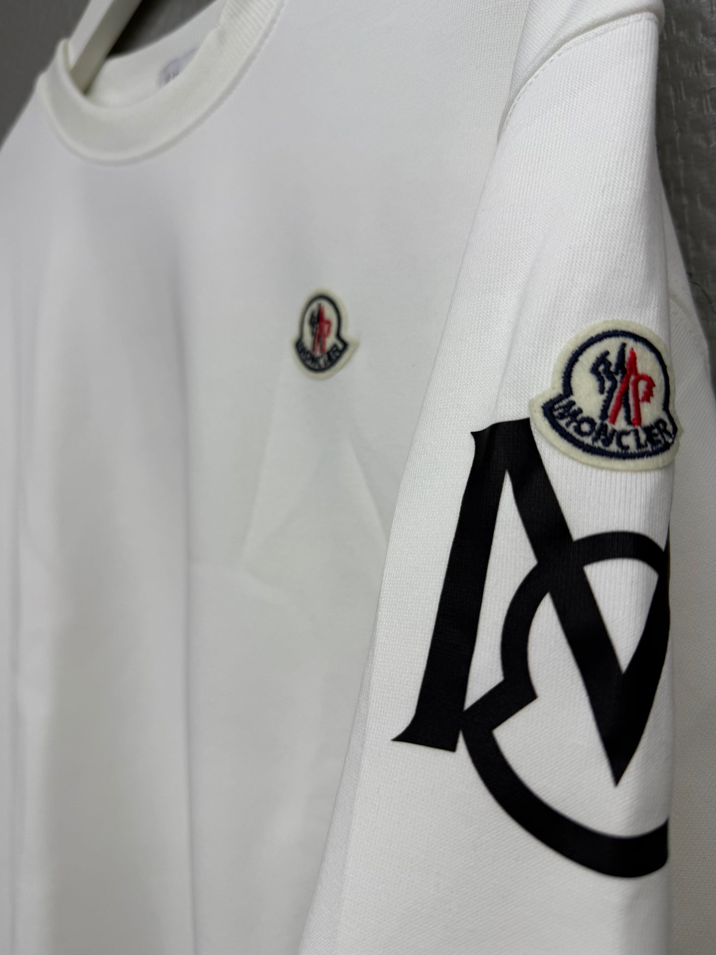 Moncler Genser - FreshGarmz